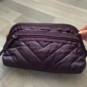 Lululemon large makeup/travel bag